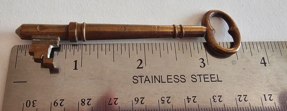 Antique Brass Skeleton Closed Barrel Key 3.5"