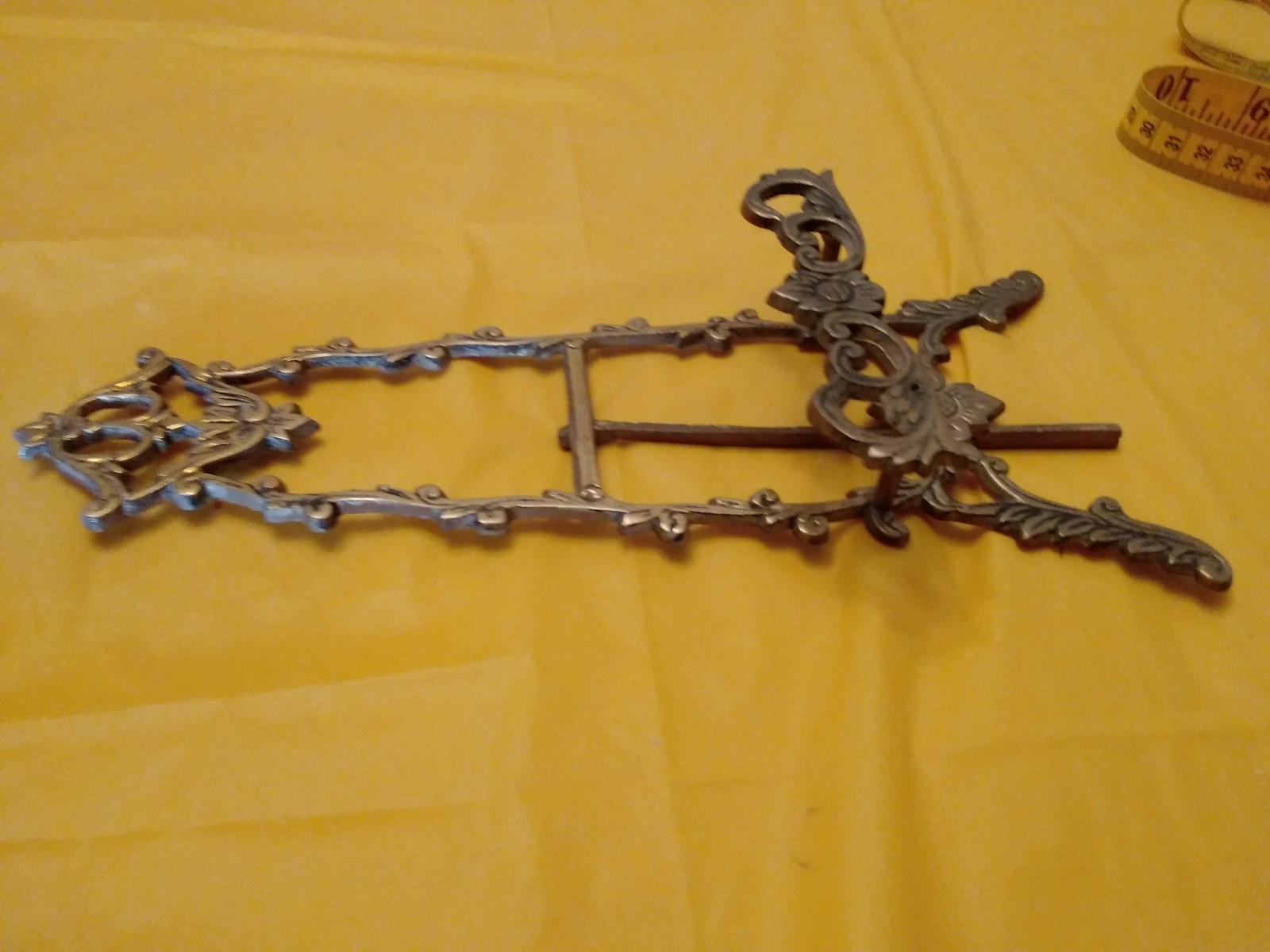 Vintage Metal Victorian Style Art Nouveau Table Display Stand Easel Brass 11”