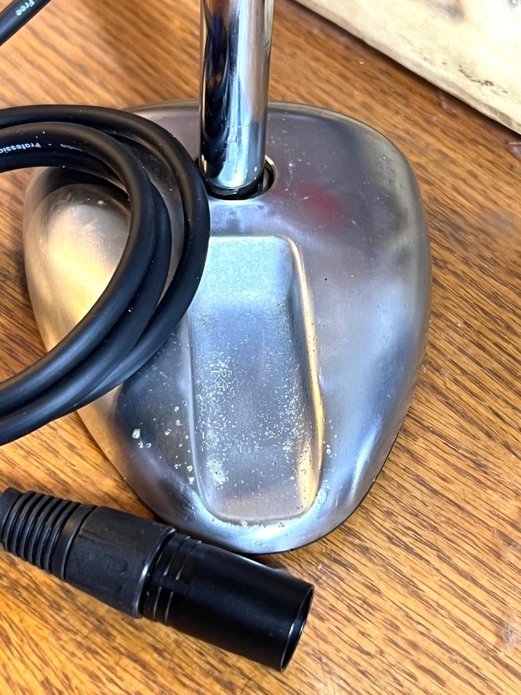 1940's era AMERICAN D9T Dynamic dual-element Microphone w/stand & cable