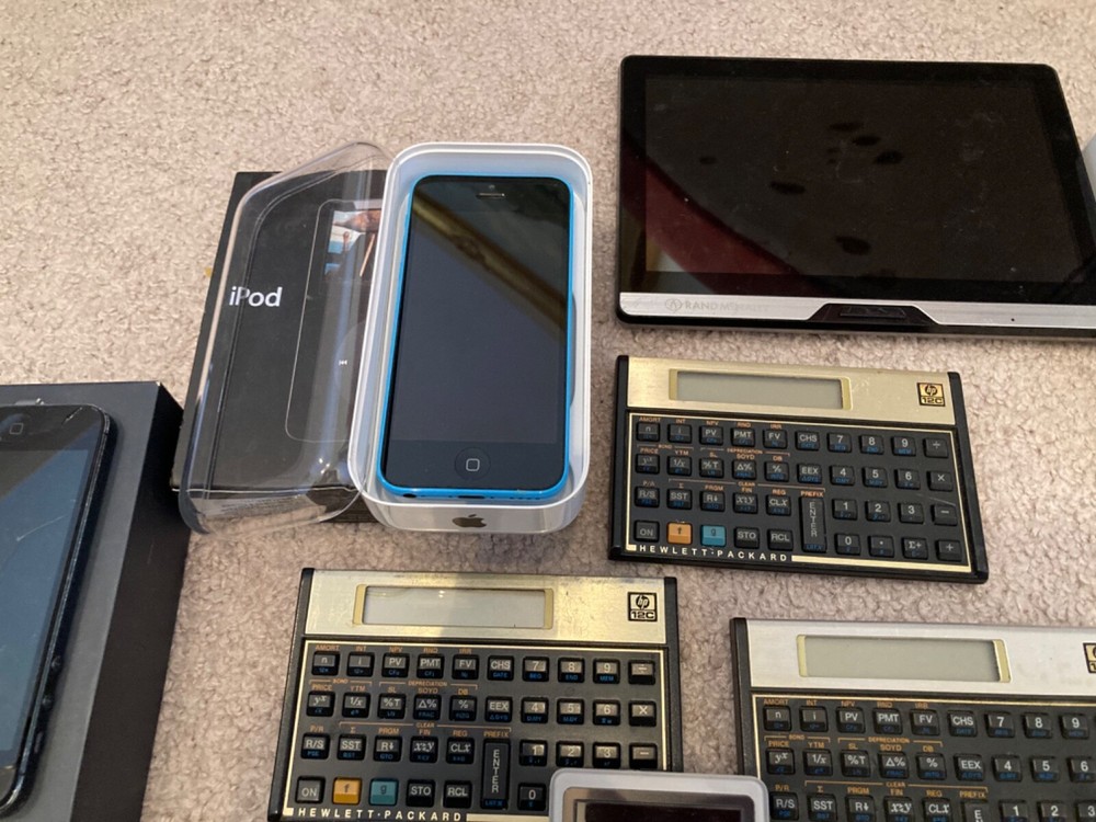 HUGE Electronics Lot ZUNE IPAD IPOD HP Calculator