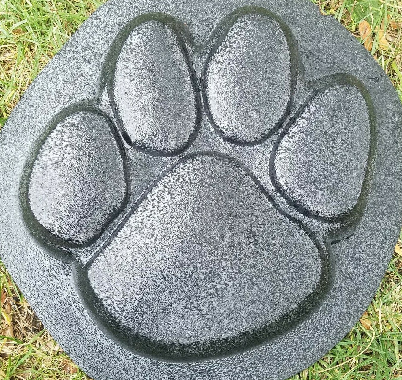 Dog paw print stepping stone mold 12" x 12" x 2" plaster concrete plastic mould