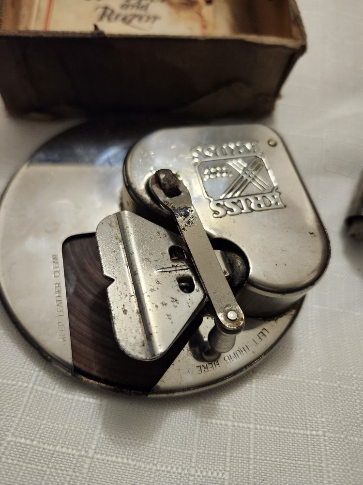 Kriss Kross Stropper Razor Blade Sharpener And Razor