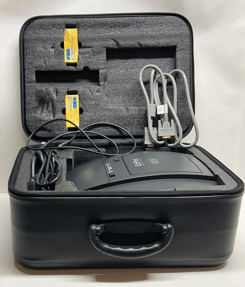 CTX EZ PRO 500 LCD PROJECTOR w/case, Cables & 3 Extra Bulbs - Tested & Working