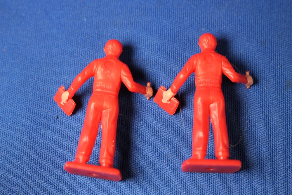 O - S - O-27 Plastic Figures - 5 Warehouse Workers