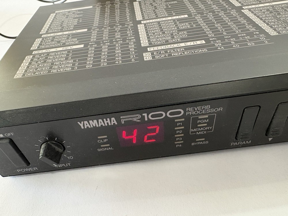 Yamaha R100 Digital Reverb Processor Black with AC adaptor