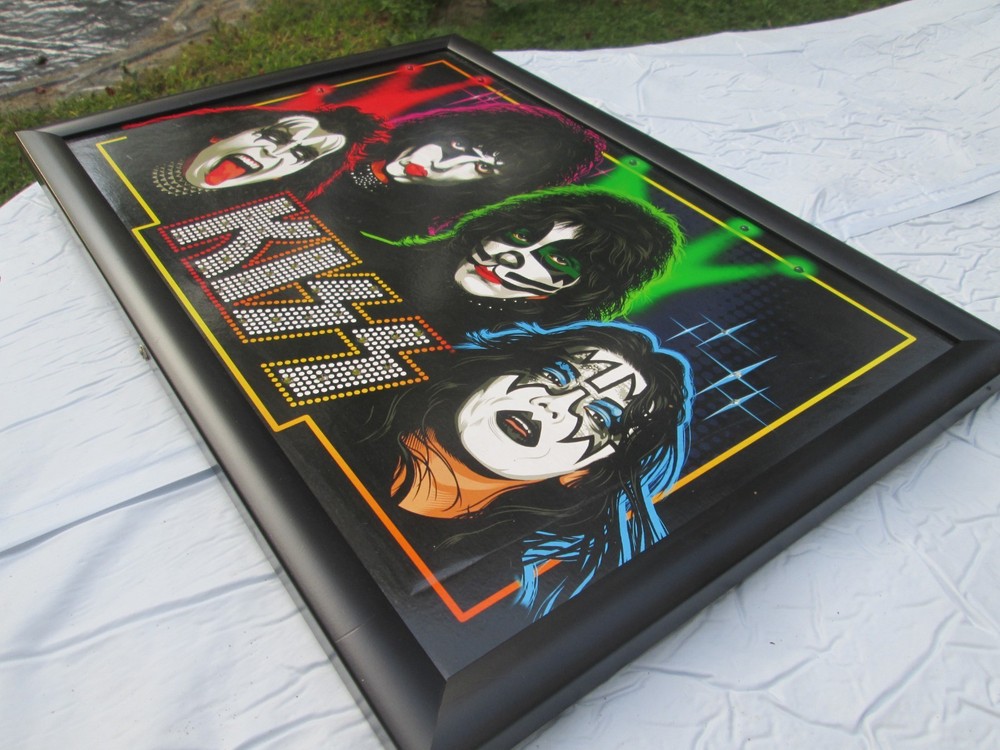 Working ....Kiss Catalog Led Lighted Artwork 2004