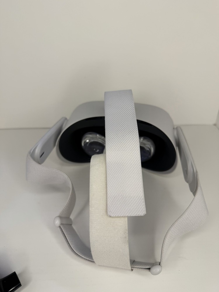 Oculus Quest 2 128GB White Standalone VR Headset Working