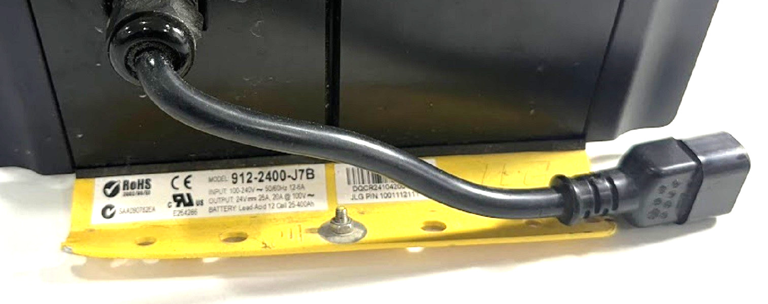 JLG BATTERY CHARGER 1001112111-1930ES 2630ES 3246ES 2030ES 2646ES PRE-OWNED 24 V
