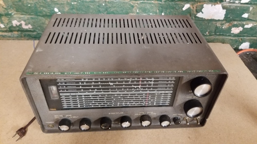 Lafayette S.W. / Communications Receiver, Model KT-320 - Powers On -Untested