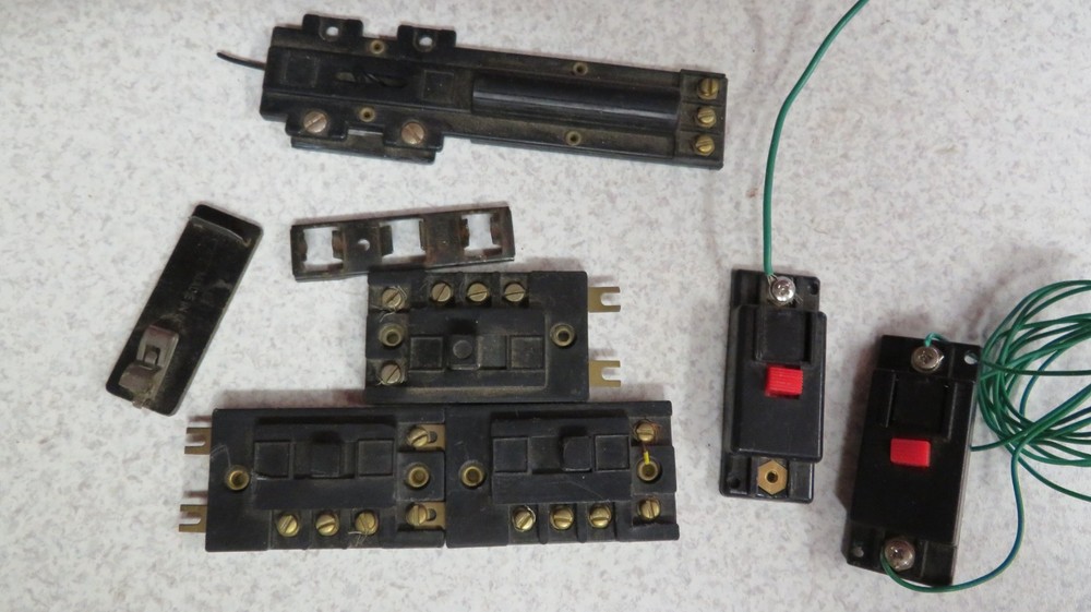 MISC LOT- SWITCH CONTROL BOXES ELECTRIC HO N SCALE