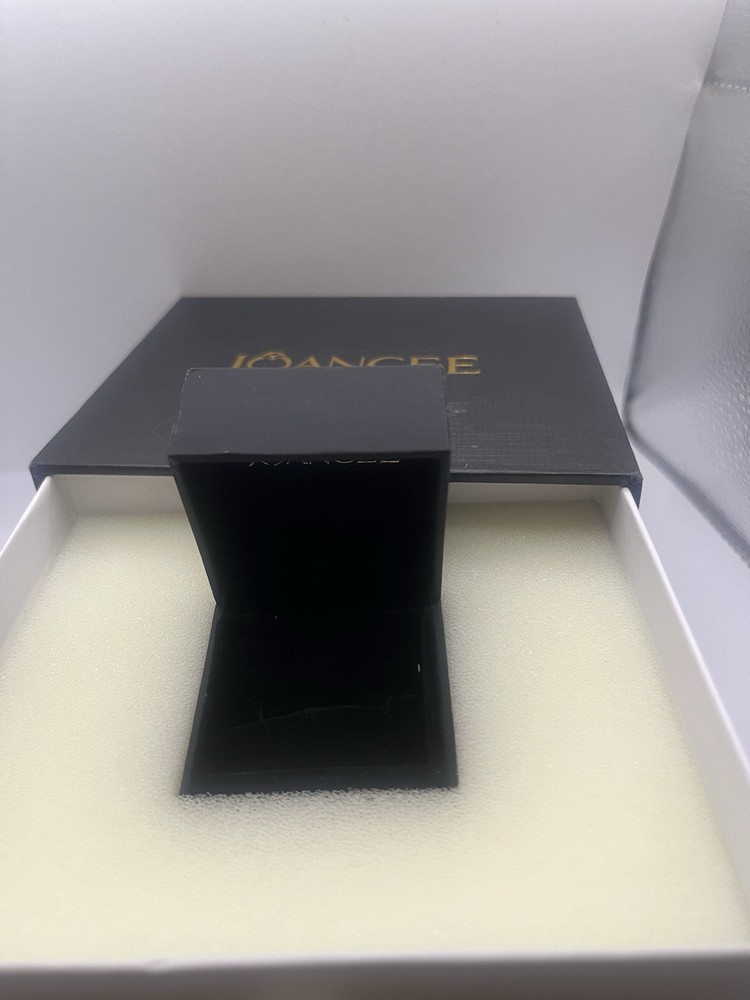 joancee empty Display And Ring box With Cleaning Cloth