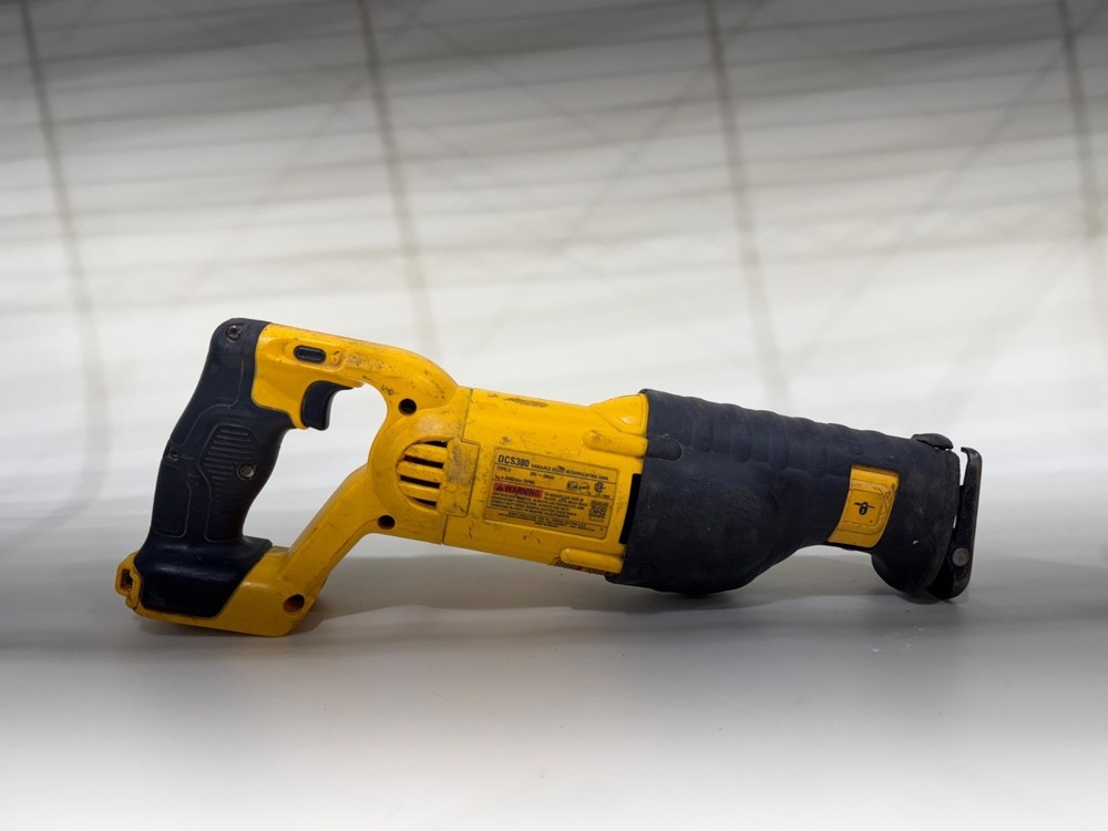 Dewalt DCS380 20V Max Variable Speed Reciprocating Saw Tool Only Used Tested
