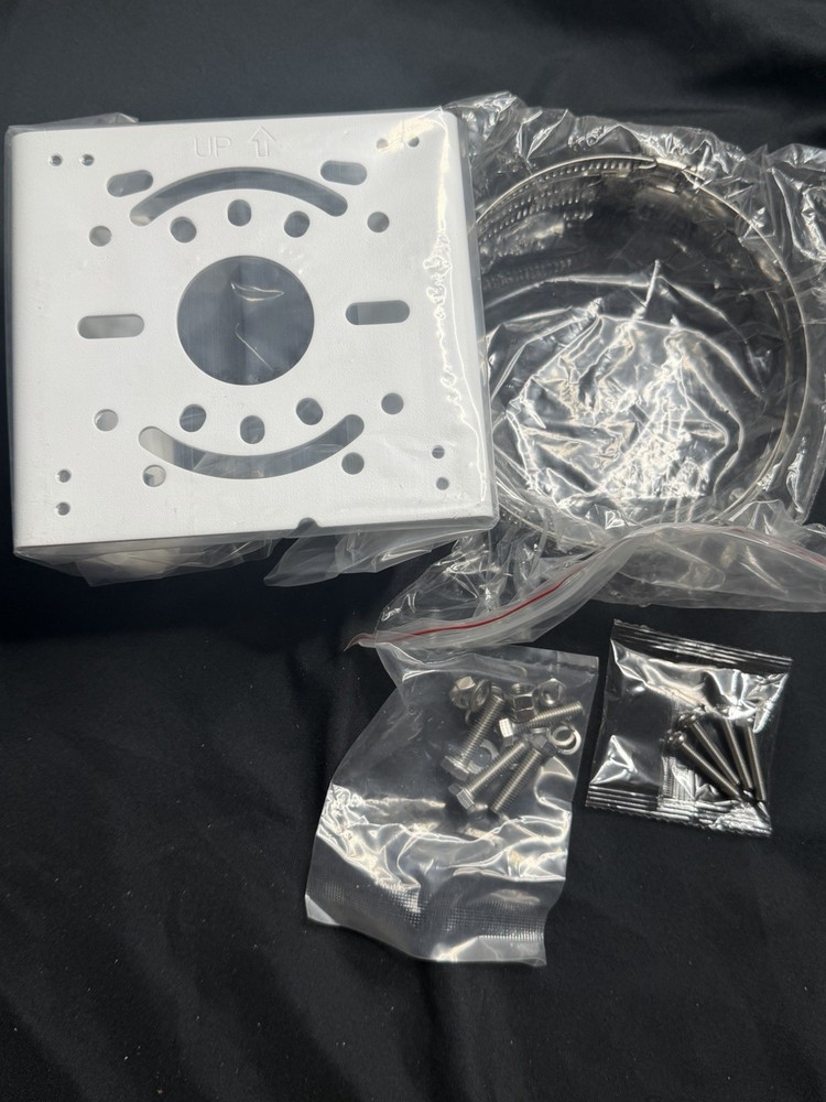 UNIVERSAL POLE MOUNT ADAPTER ADDITIONAL BRACKET/JUNCTION BOX REQUIRED