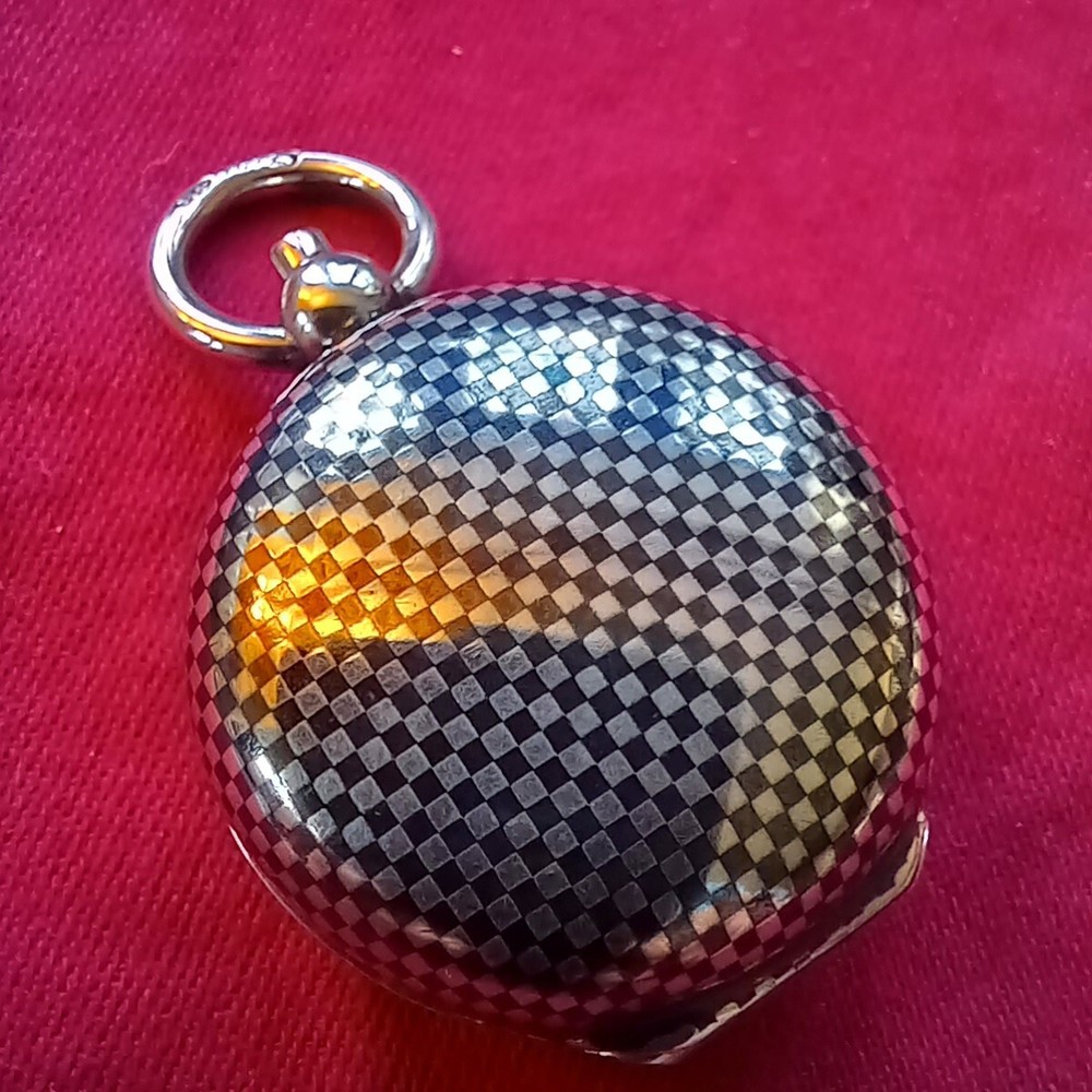 Superbe Niello Silver Sovereign Case