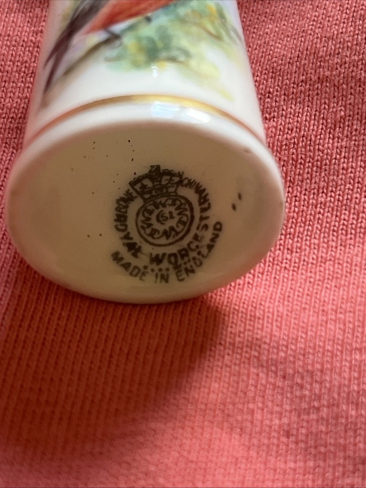 ROYAL WORCESTER THIMBLE A BEAUTIFUL BIRD STUDY THIMBLE