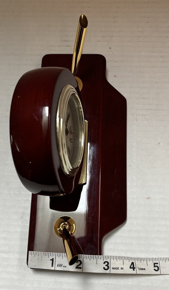 Desktop Quartz Clock With Pen Holders Tabletop Decoration