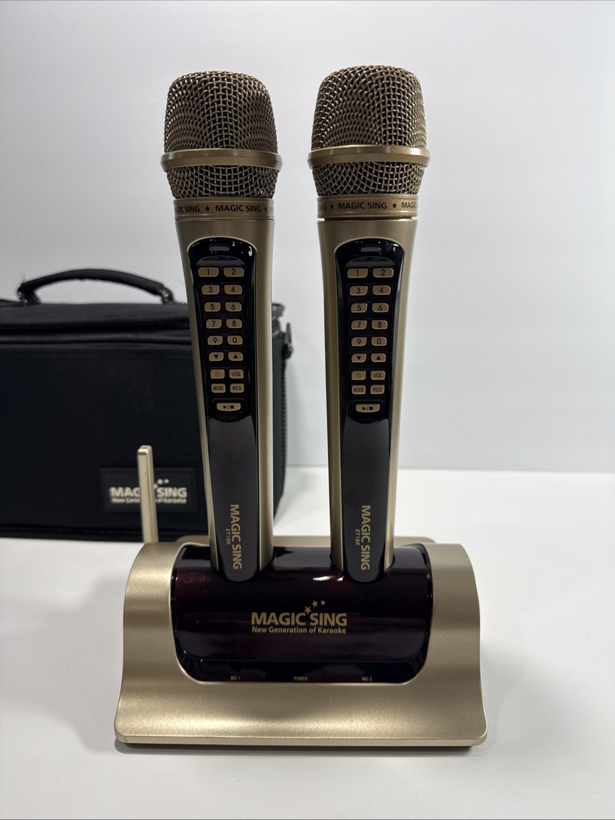 Magic Sing ET18K Karaoke w/2 Wireless Mics, Rom Discs , Dock & HDMI up Scaler