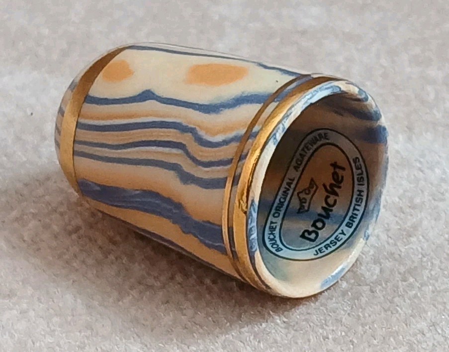 BOUCHER ORIGINAL AGATEWARE THIMBLE No 14 U2S2