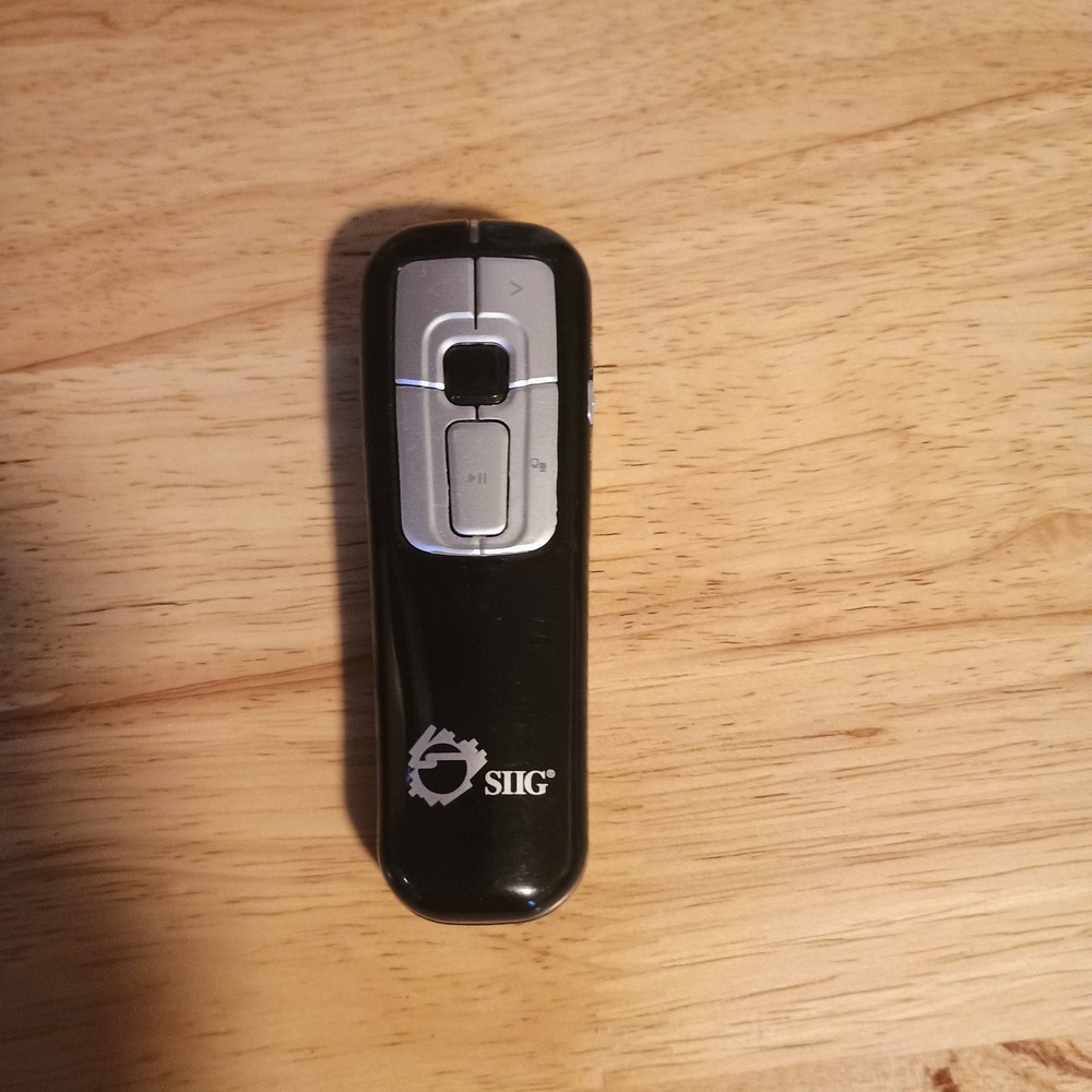 SIIG 2.4 GHz RF Wireless Presenter with Laser