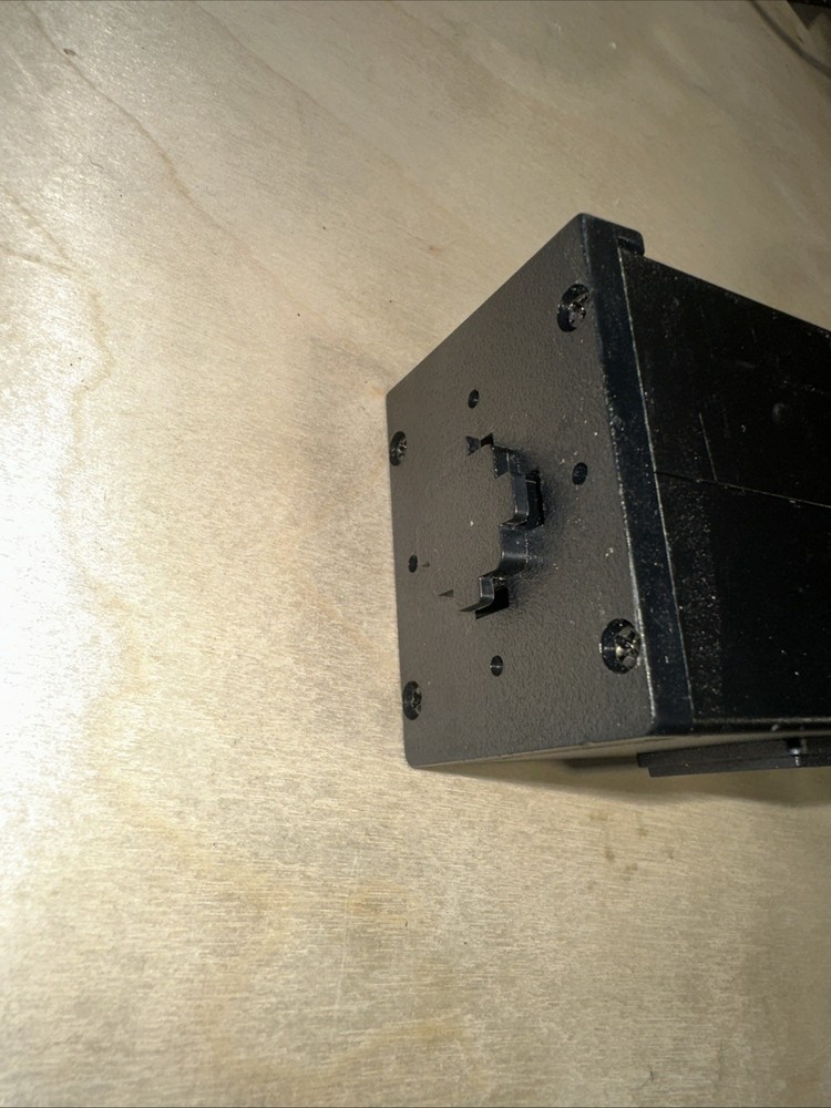 8 Outlet Power Distribution Unit