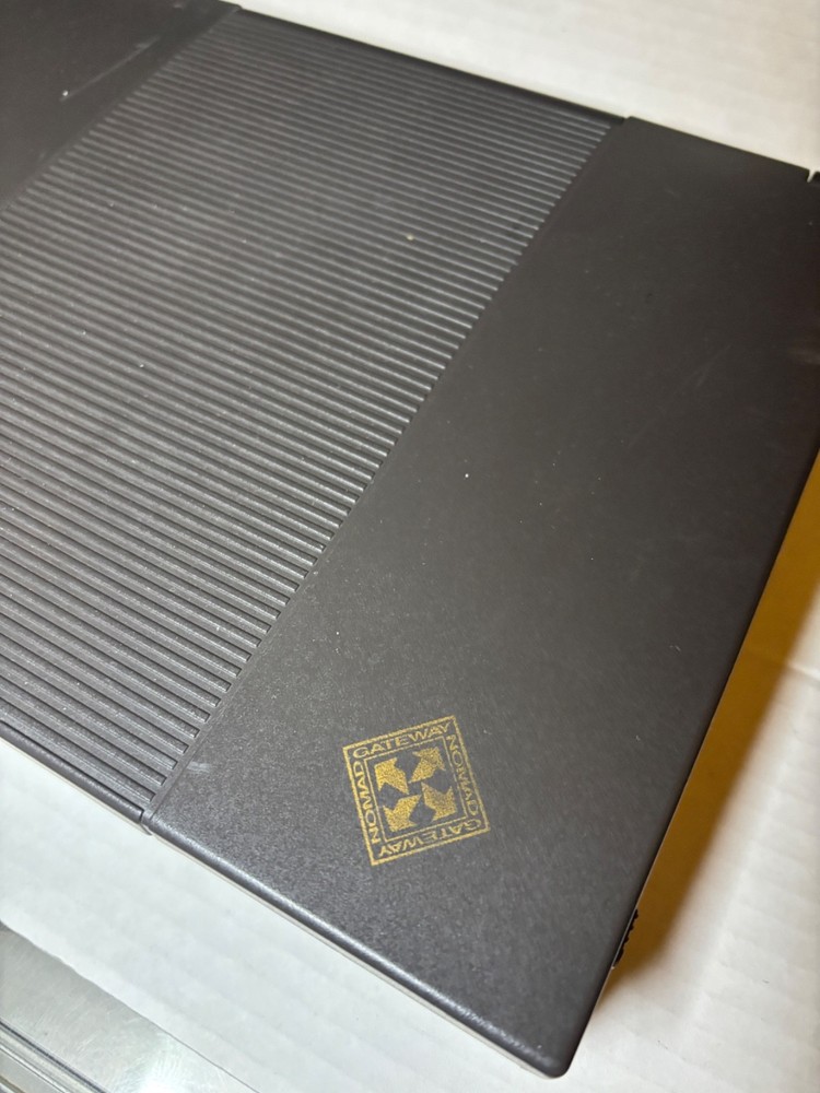 VINTAGE Gateway 2000 Nomad 450DXL Intel Laptop Computer 1993 UNTESTED