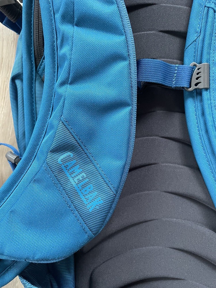 Camebak Caper 14 With Water Bladder, Blue