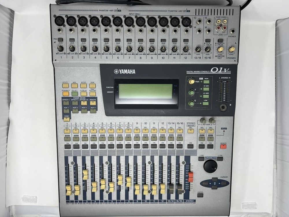 YAMAHA Mixer 01V Digital Mixing Console