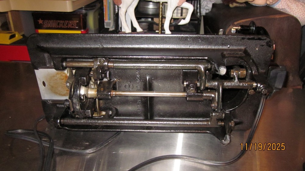 VTG SINGER SEWING MACHINE MODEL 15-91, SERVICED REBUILT