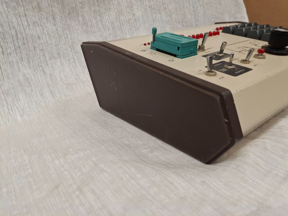 Jameco Electronics JE 608 Programmer 2708 Eprom Programmer Untested Powers On