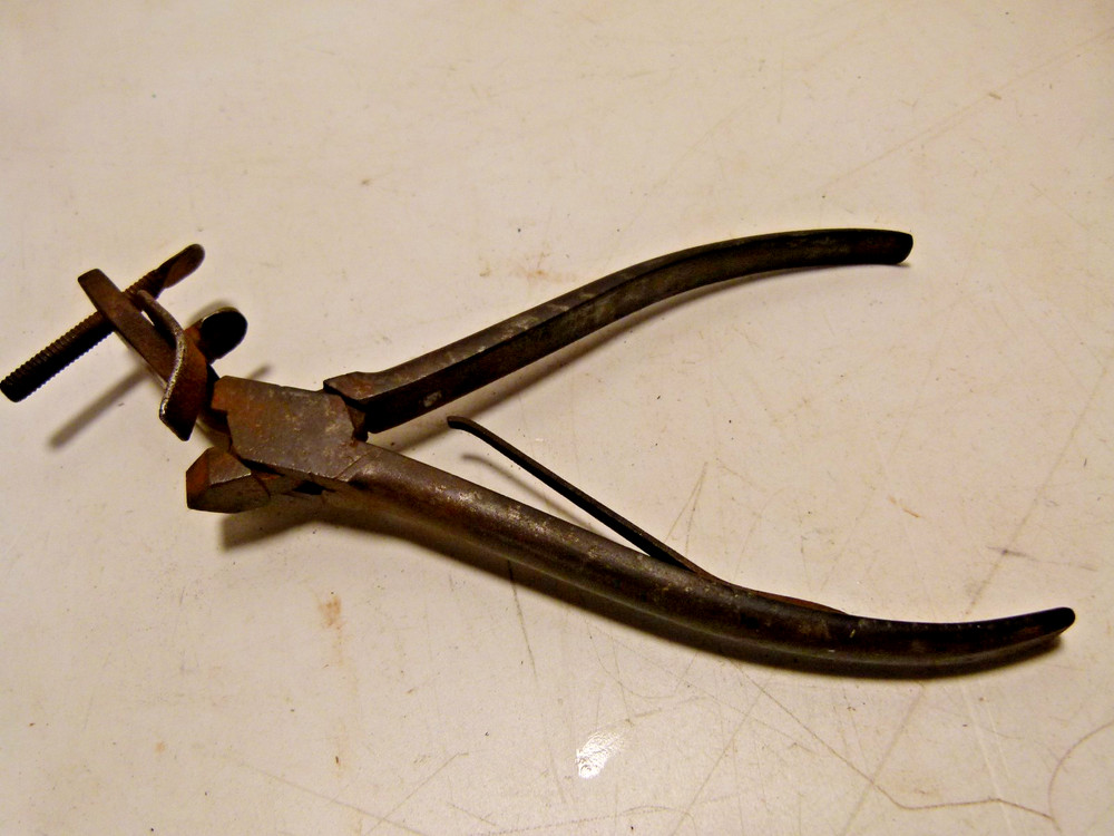 vintage saw teeth setting  tool