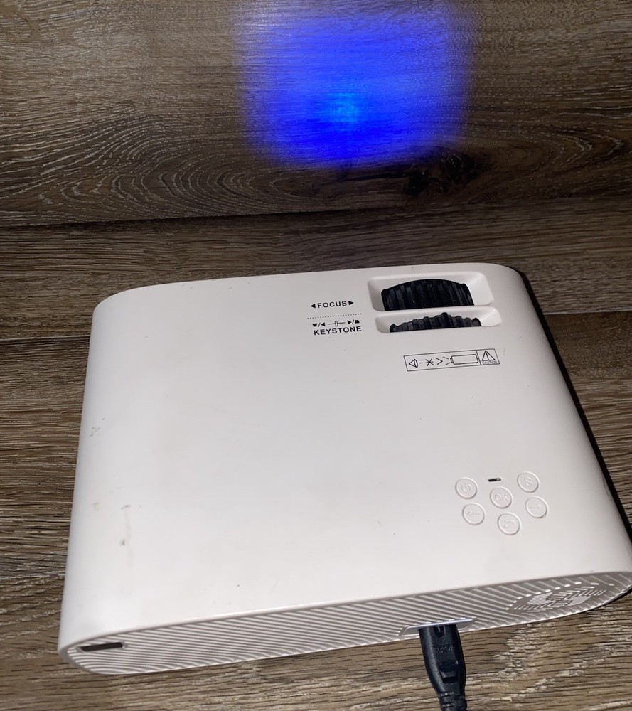 Portable USB HDMI Mini LED Projector with Power Cord Rohs Model - Sync Display