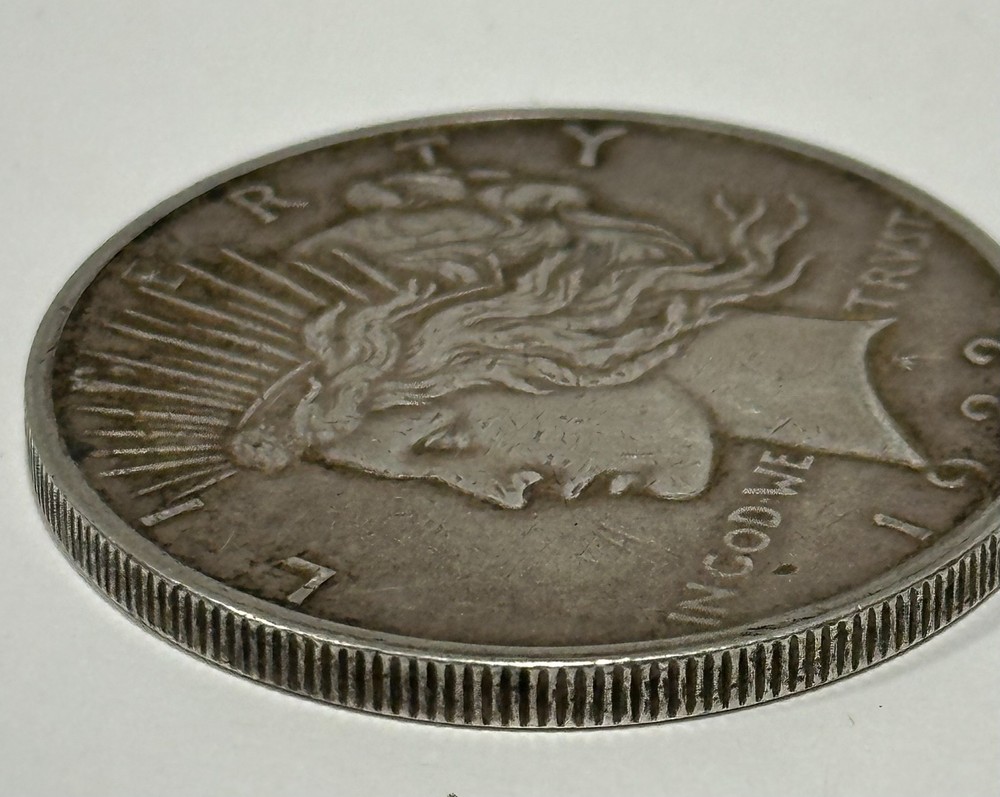 US Silver Coin-1922 PEACE SILVER DOLLAR circulated