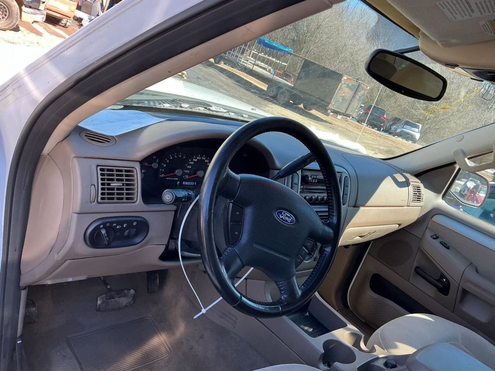 EXPLORER 2004 Glove Box 4945208