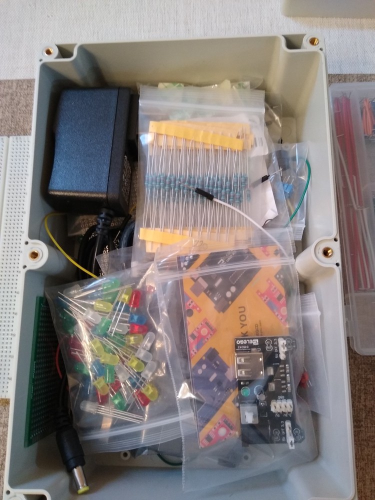 ELEGOO Electronics Fun Kit and Smraza S19 starter kit