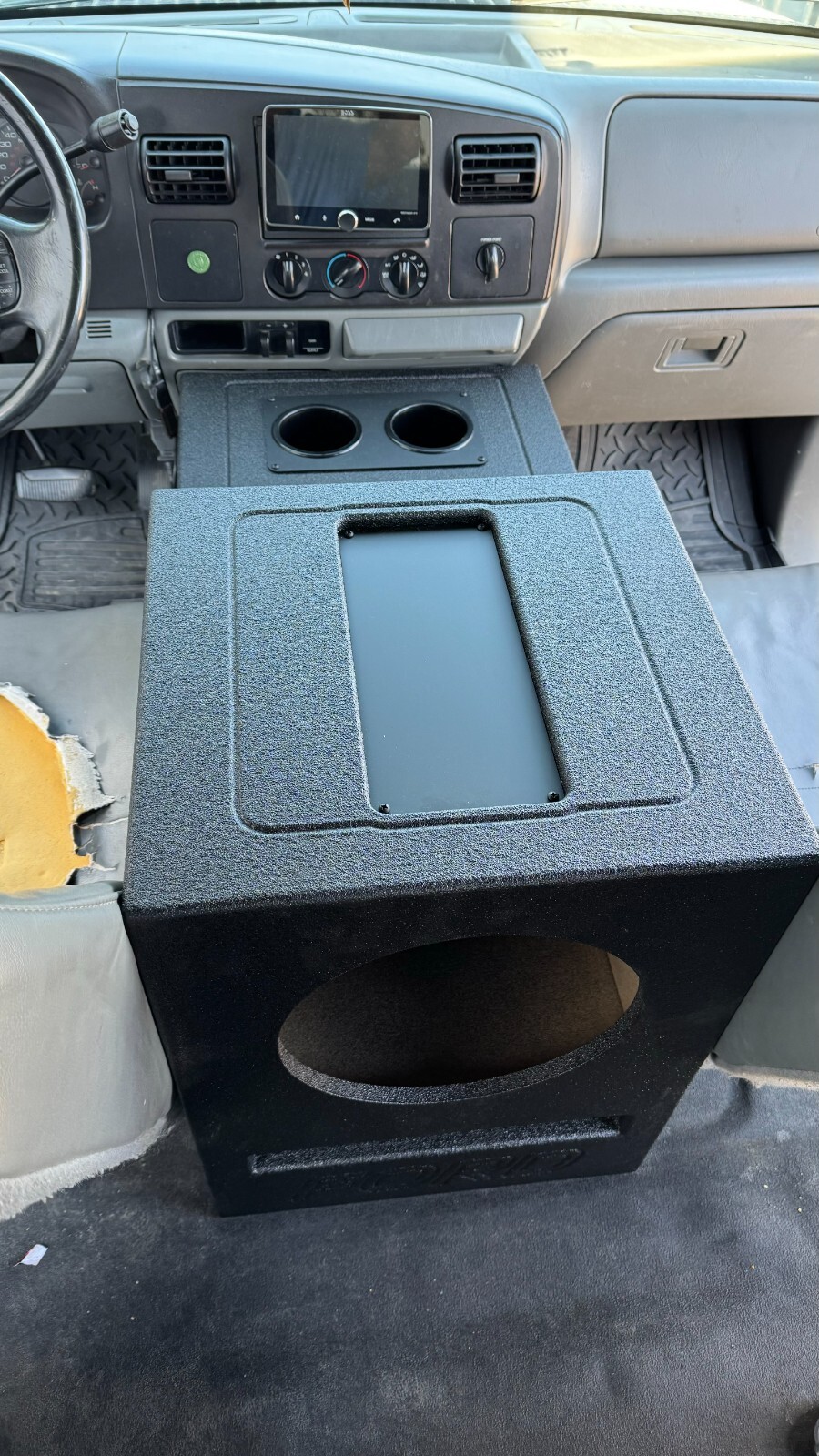 Ford F-250 05-07 Center Console Subwoofer Box Speaker Box 12” Woofer Ported