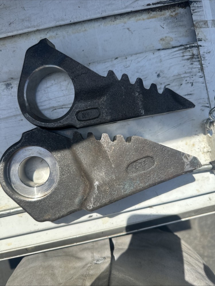 John Deere AT341430 Left Master Link