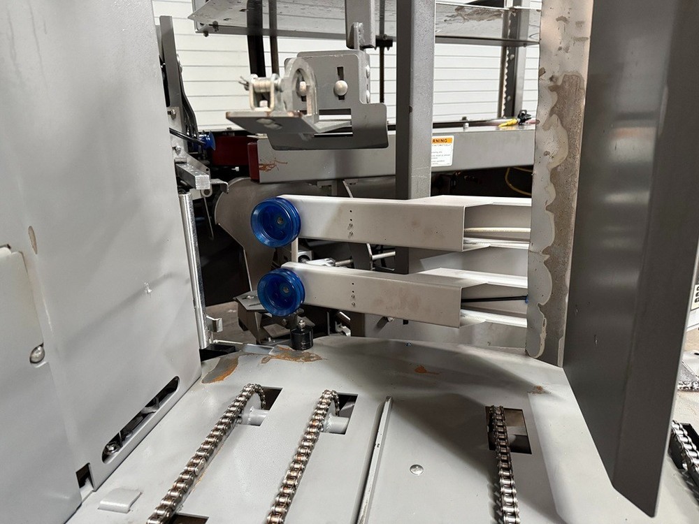 Pearson CE15 Automatic Case Erector with Bottom Taper, Box Former