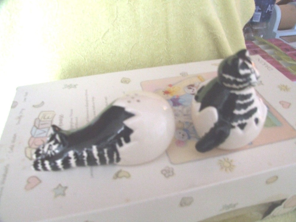 KLIBAN CAT SALT AND PEPPER SHAKER HATCHED FROM AN EGG