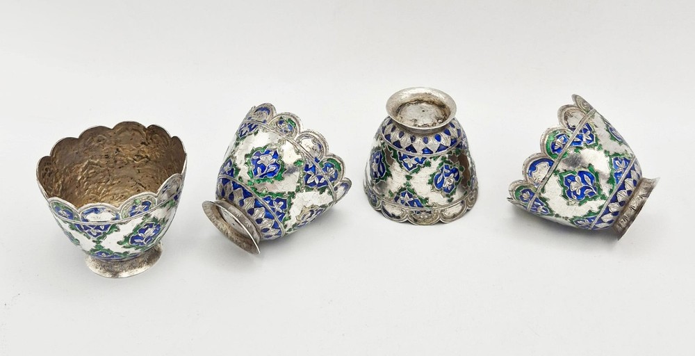 4x FINE INDIAN LUCKNOW SOLID SILVER & ENAMEL ZARF CUPS c1800