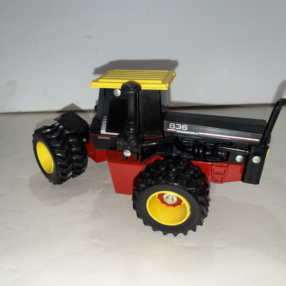 Scale Models - Versatile 836 Tractor With Duals - 1:32 Diecast