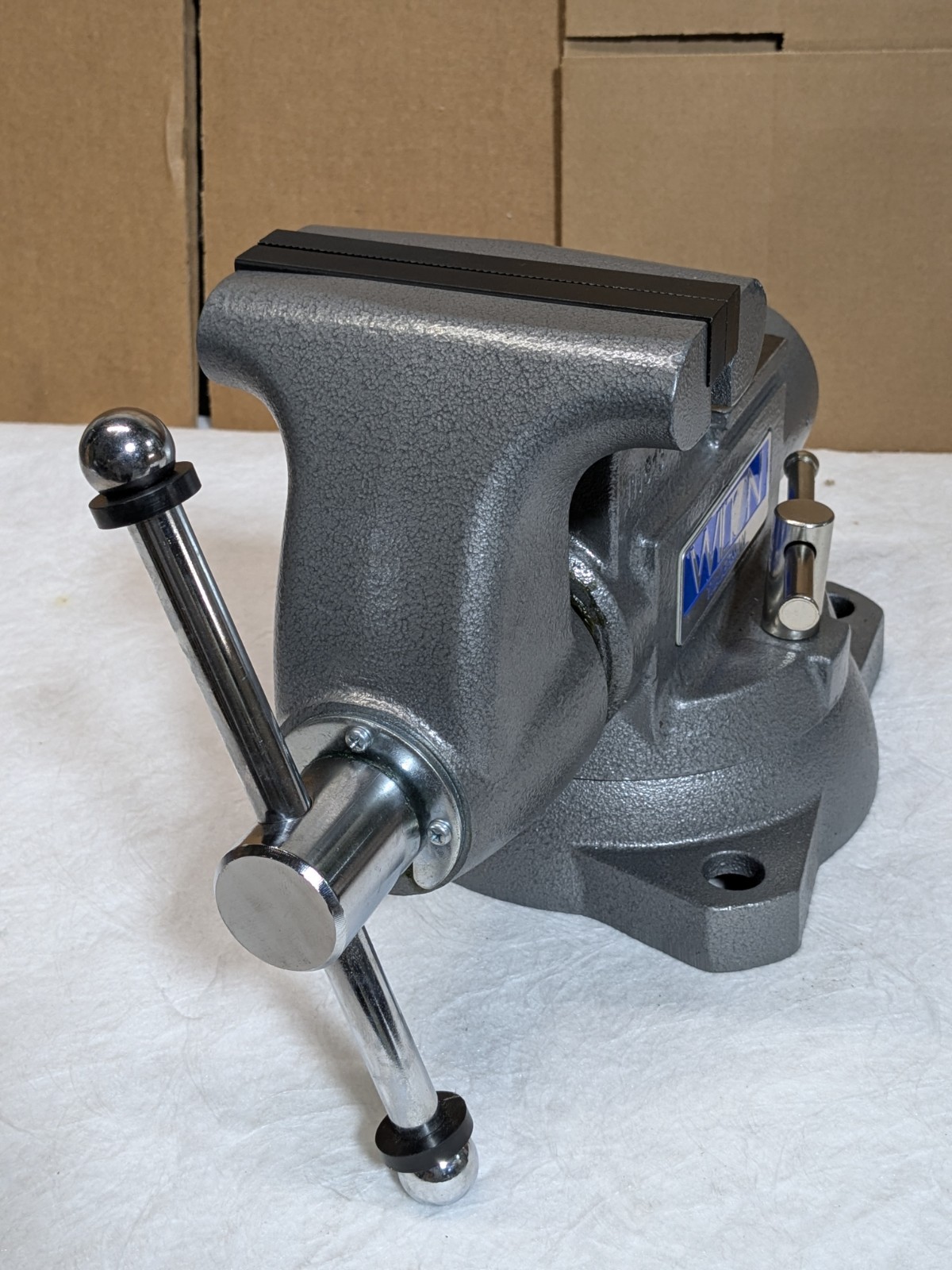 Wilton Tradesman Bench Vise w/ Swivel Base 5-1/2" Jaw Width 5" Opening Capacity