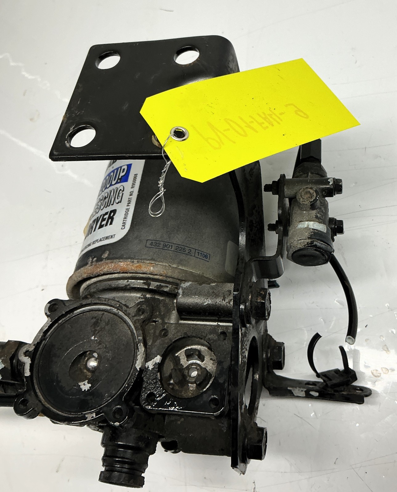 WABCO System Saver 1200 Plus Air Dryer Assembly for Volvo VNL / Mack