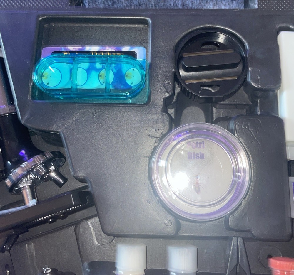 Bresser Explore One Microscope Kit 28 Piece Microscope One Stem 900X Pre Owned