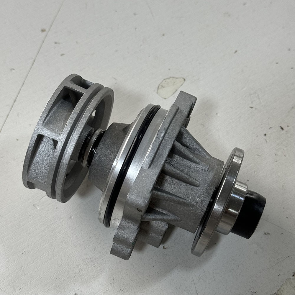 BOSCH Water Pump For BMW X5 E34 E36 E39 E46 E53 E83 E85 11517527799 11517527910