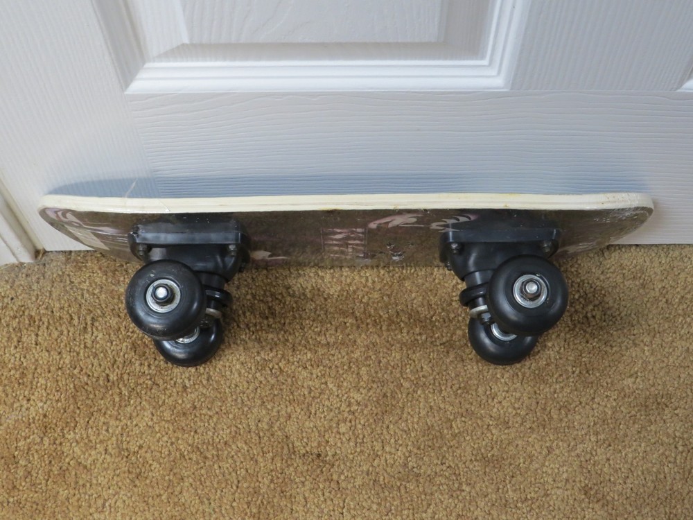 KISS 17 INCH MINI SKATEBOARD OFFICIAL SEALED 2011