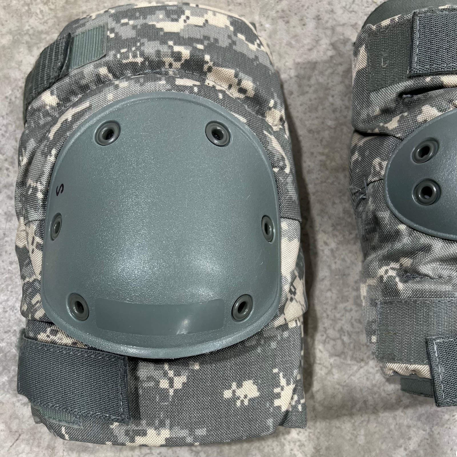 US Military GI ACU Elbow And Knee Pad Sets Sizes Sm - Med - Large Available