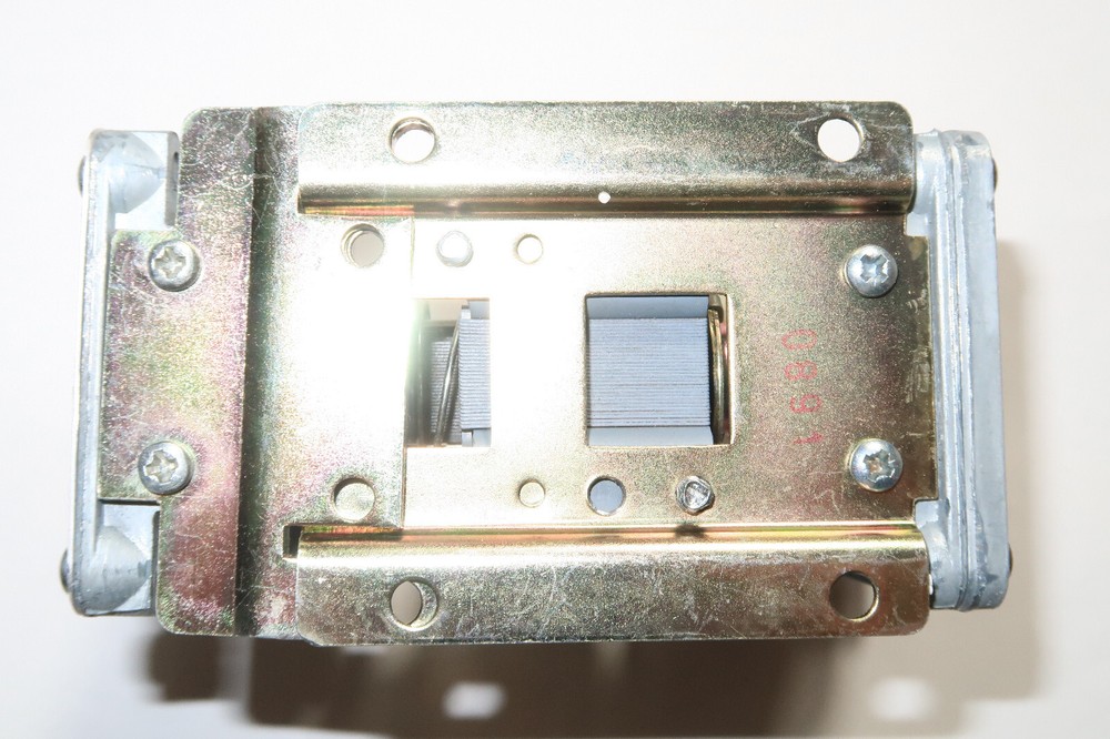Cutler Hammer D80J Eaton Delay Timer Series A2 D80AM Magnet Assembly
