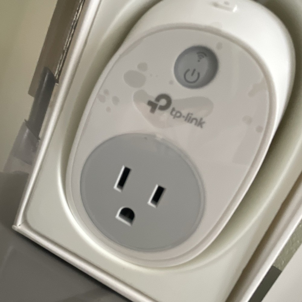 TP-LINK HS100 Smart Wi-Fi Plug, Alexa & Google Assistant Compatible, White