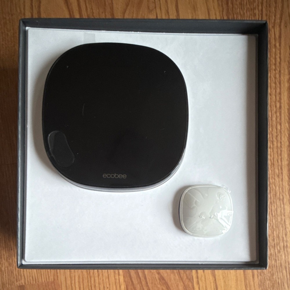 ecobee ECB402 Programmable Thermostat Black/White with Mounting Hardware - NEW