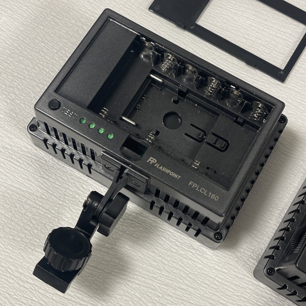 Flashpoint 160 LED on Camera Light (Includes Everything In Photos)